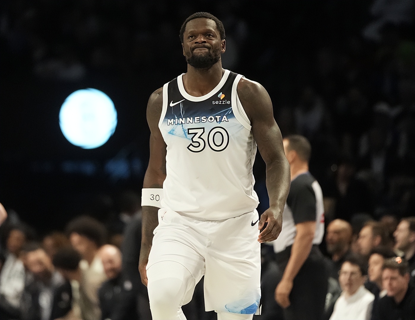 NBA季后赛冲刺阶段再迎强敌，印第安纳步行者外线爆发，主帅态度——态度坚定，赛程密集仍需轮换的简单介绍